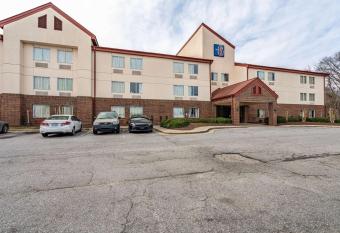 Motel 6-Rocky Mount, NC allows 18 year olds to book a room