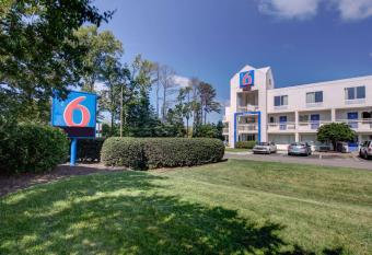 Motel 6 Virginia Beach Va has Smoking rooms