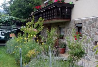 APARTMA SON  EK allows 18 year olds to book a room