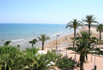 Apartamentos Vista Alegre Casa Azahar allows 18 year olds to book a room