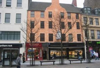 Dundee Backpackers Hostel allows 18 year olds to book a room