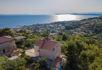 Katarina apartmani has Balcony rooms