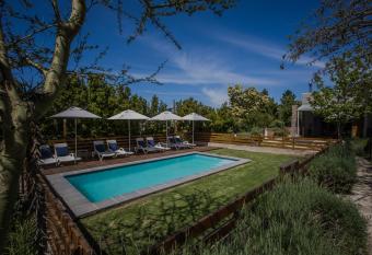 A Hilltop Country Retreat has Balcony rooms