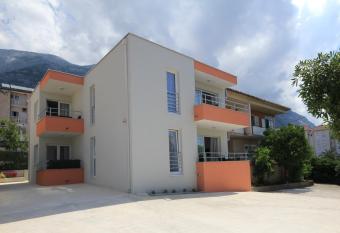 Apartmani Lovre has Balcony rooms