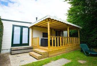 Recreatiepark Duinhoeve 3 has Balcony rooms