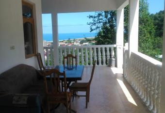 Guest house maka has Balcony rooms