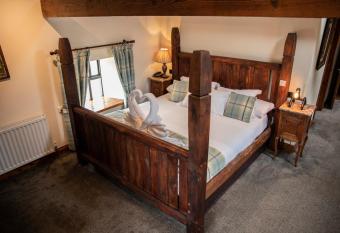 South Causey Inn has rooms with a private hot tub