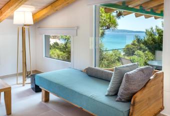 Rodon House Aparthotel has Balcony rooms