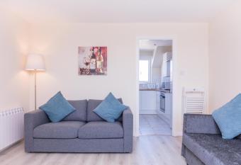 Ailsa Retreat allows 18 year olds to book a room