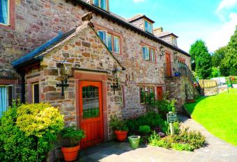 The George Inn & Millingbrook Lodge Ltd allows 18 year olds to book a room