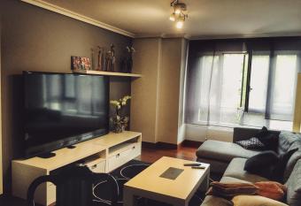 Nuevo apartamento c  ntrico cerca de San Sebasti  n allows 18 year olds to book a room