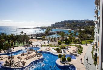 Radisson Blu Resort Gran Canaria allows 18 year olds to book a room
