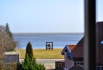 Juodasis Kalnas allows 18 year olds to book a room