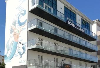 Hotel Marzia Holiday Queen allows 18 year olds to book a room