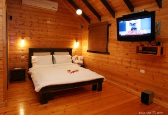 Noach Batavor allows 18 year olds to book a room