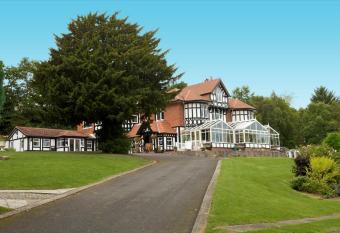 Lyons Woodlands Hall allows 18 year olds to book a room