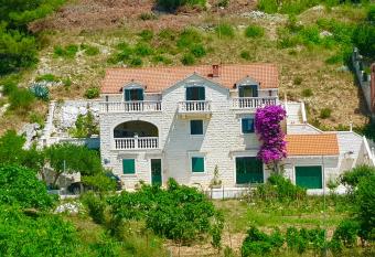 Apartments Renata has Balcony rooms