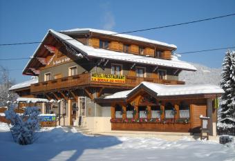 La Boule de Neige allows 18 year olds to book a room