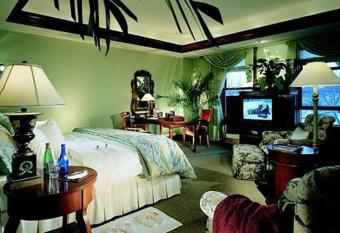 The Rose Hotel has rooms with a private hot tub