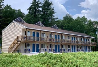 Travelodge by Wyndham Lake George NY allows 18 year olds to book a room