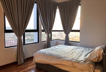 [SLEEP 5PAX] Natural Living (i-Soho, i-City) allows 18 year olds to book a room