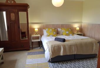 Settler Cottage Apartment allows 18 year olds to book a room