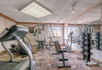 Ramada by Wyndham Fargo has rooms with a private hot tub