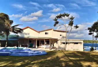 Bluepango Guest House has Balcony rooms