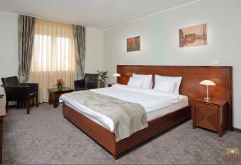 Garni Hotel Semlin B&B allows 18 year olds to book a room