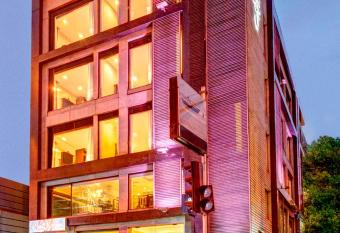 Hotel Casa Fortuna allows 18 year olds to book a room