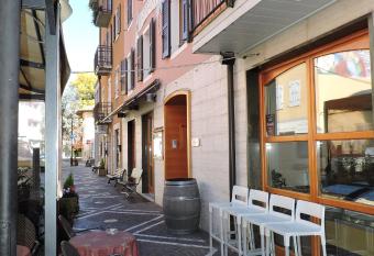 Hotel Zeni has Balcony rooms