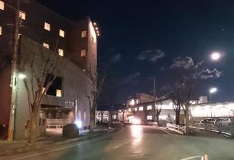 Hotel Lakeland Hikone allows 18 year olds to book a room