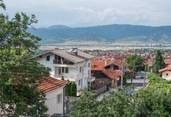 Apartment Raya has Balcony rooms