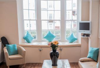 Horizon allows 18 year olds to book a room