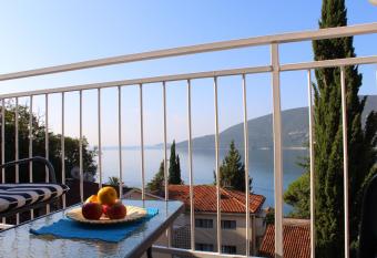 Guest House Tomanovic has Balcony rooms