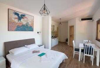 Vasiliki has Balcony rooms