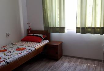 Emigrant Apartment 2 has Balcony rooms