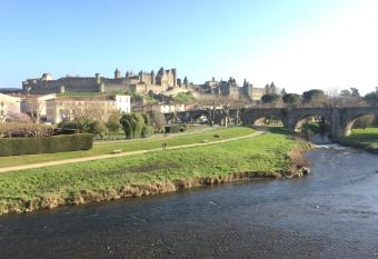 H  tel La Bastide Saint Martin allows 18 year olds to book a room