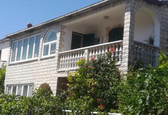 Apartman Lorena has Balcony rooms