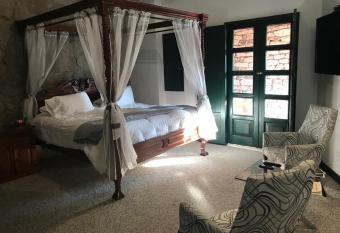 Hotel Canaria allows 18 year olds to book a room