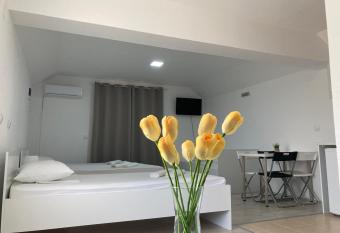 TIKI Apartments has Balcony rooms