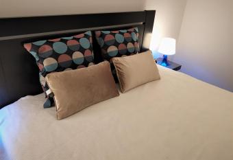 Sleep & Go Faro Airport Guest House has Balcony rooms