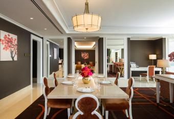 Okada Manila has rooms with a private hot tub