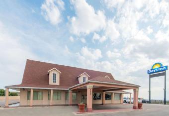 Red Roof Inn Fort Worth West has Smoking rooms