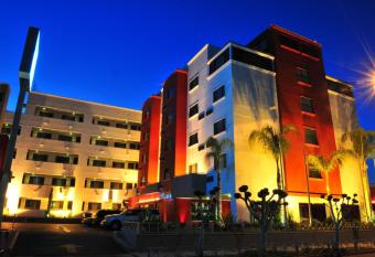 Hotel Real del Rio allows 18 year olds to book a room