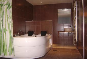 La Ferme du Manoir Etretat allows 18 year olds to book a room