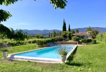 La Bastide des Vasses  allows 18 year olds to book a room