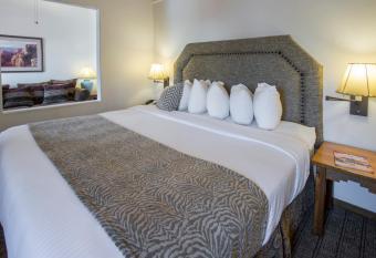 Table Mountain Inn has rooms with a private hot tub