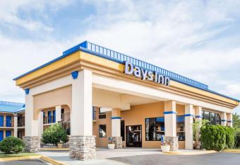 Days Inn by Wyndham Hendersonville has Smoking rooms