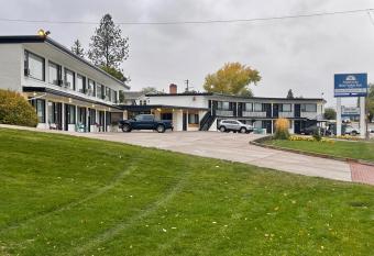 Americas Best Value Port Polson Inn allows 18 year olds to book a room